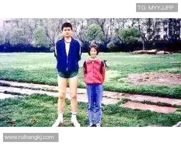 孙昊与姚明的篮球传奇：从青涩少年到巅峰巨星的成长之路