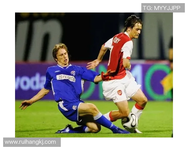 足球明星魔笛高清图片欣赏展现其场上风采与个人魅力