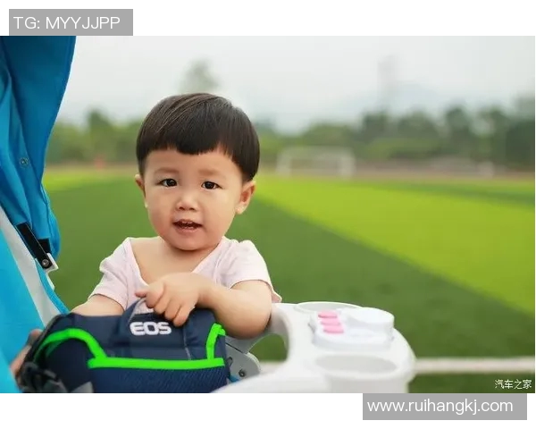 足球明星父母分享育儿经验与成才故事的感人采访视频