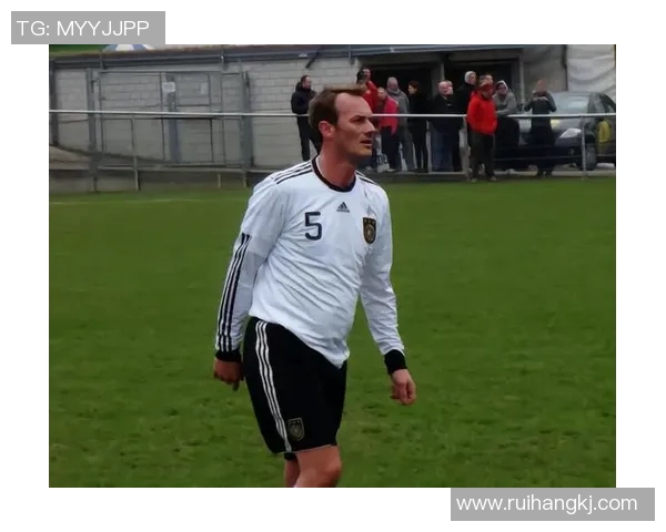 德国足球明星小猪太太的传奇人生与赛场背后的故事揭秘 德国足球明星小猪太太的传奇人生与赛场背后的故事揭秘